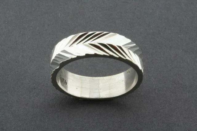 Arrow diamond cut band - sterling silver