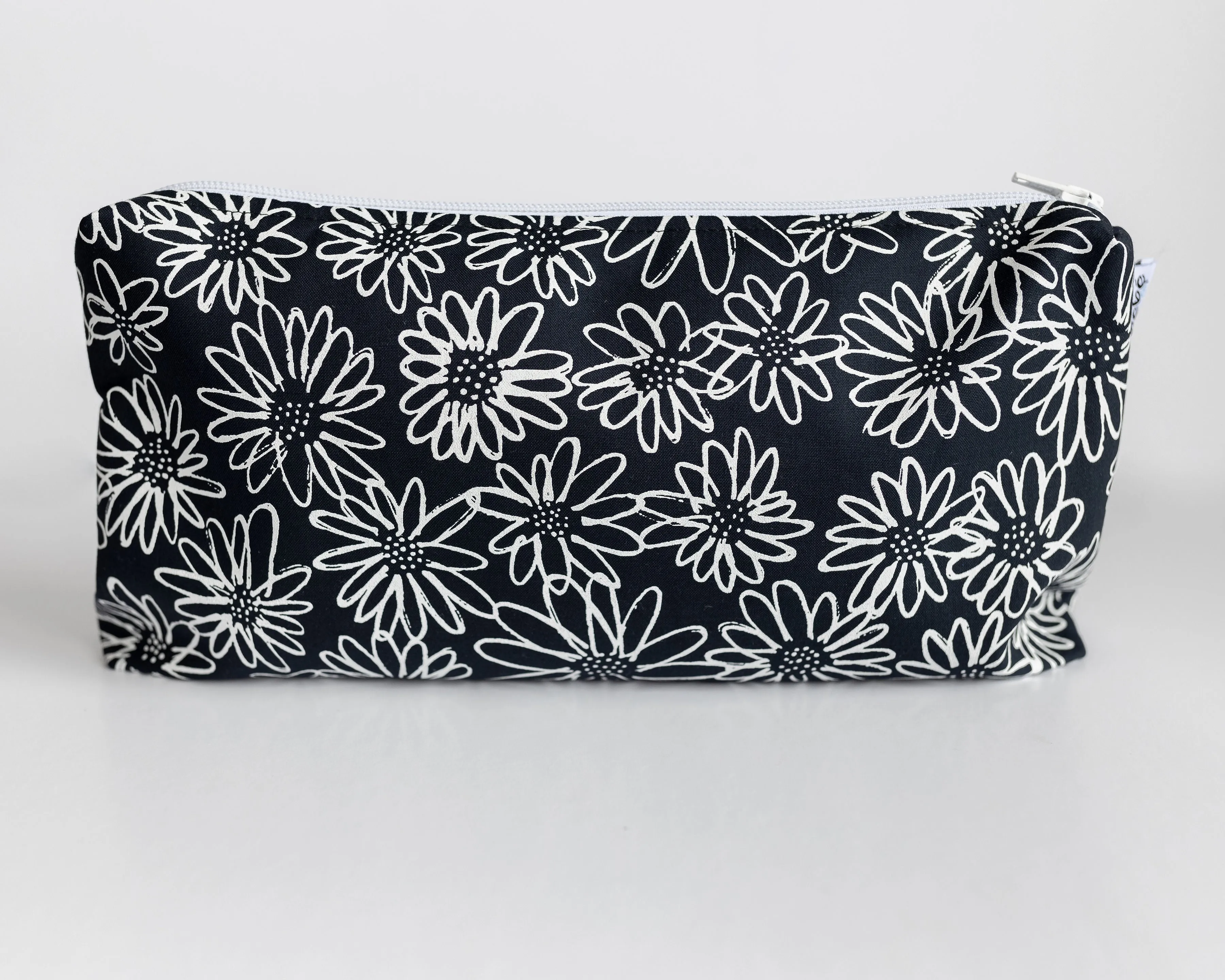 Carry All Purse - White Daisy