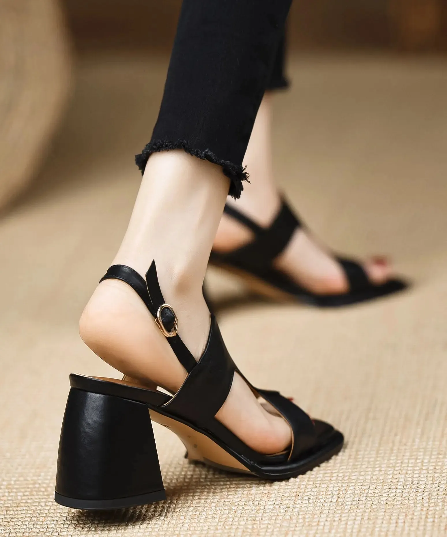 Handmade Splicing Buckle Strap Chunky Sandals Black Faux Leather LY8266
