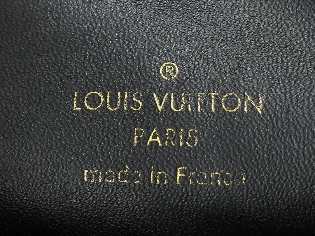 LB1094 Wallet with Strap / 8.6x6.7x2.3inch