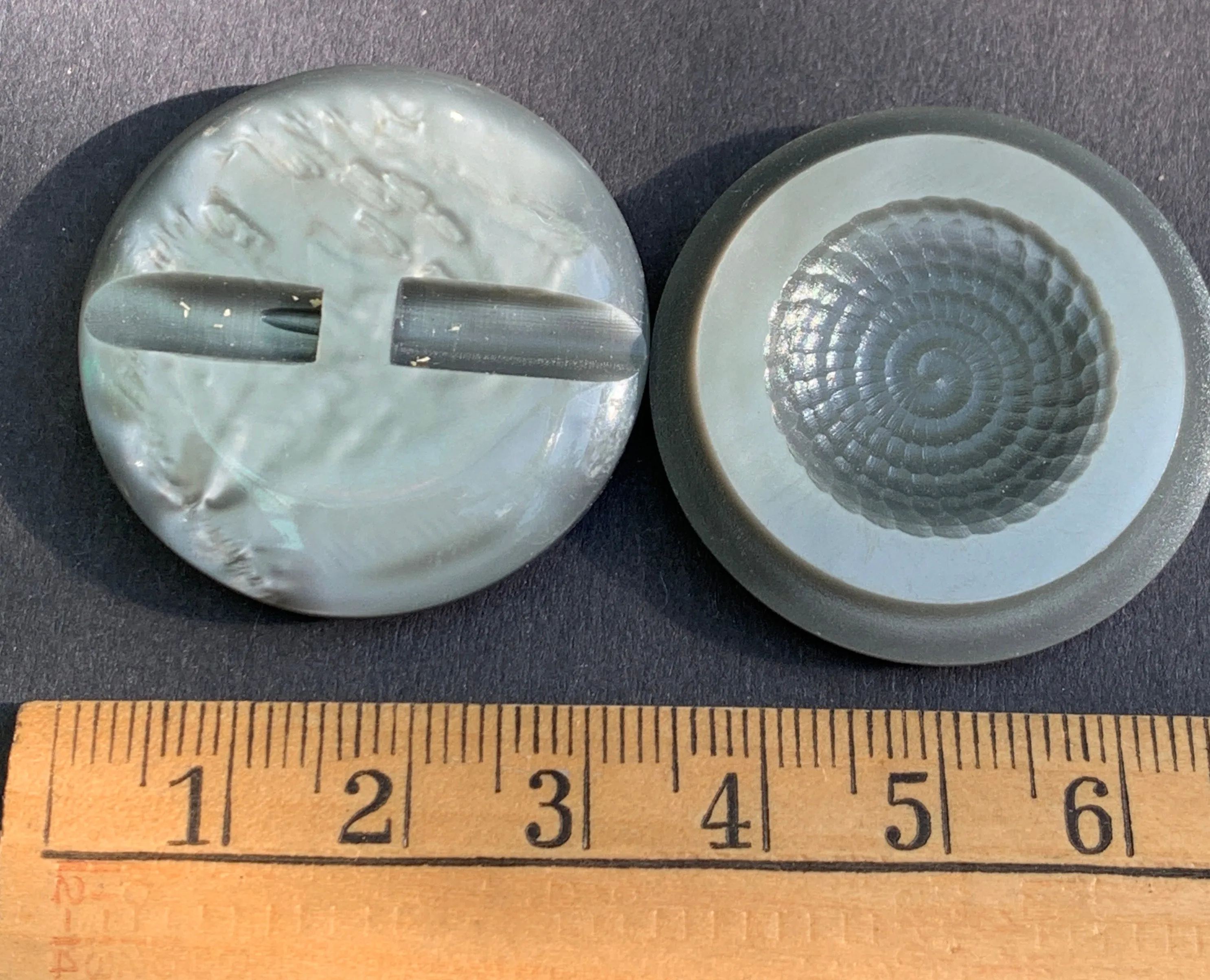 One Striking 3.5cm Platinum Grey Vintage Lucite Button