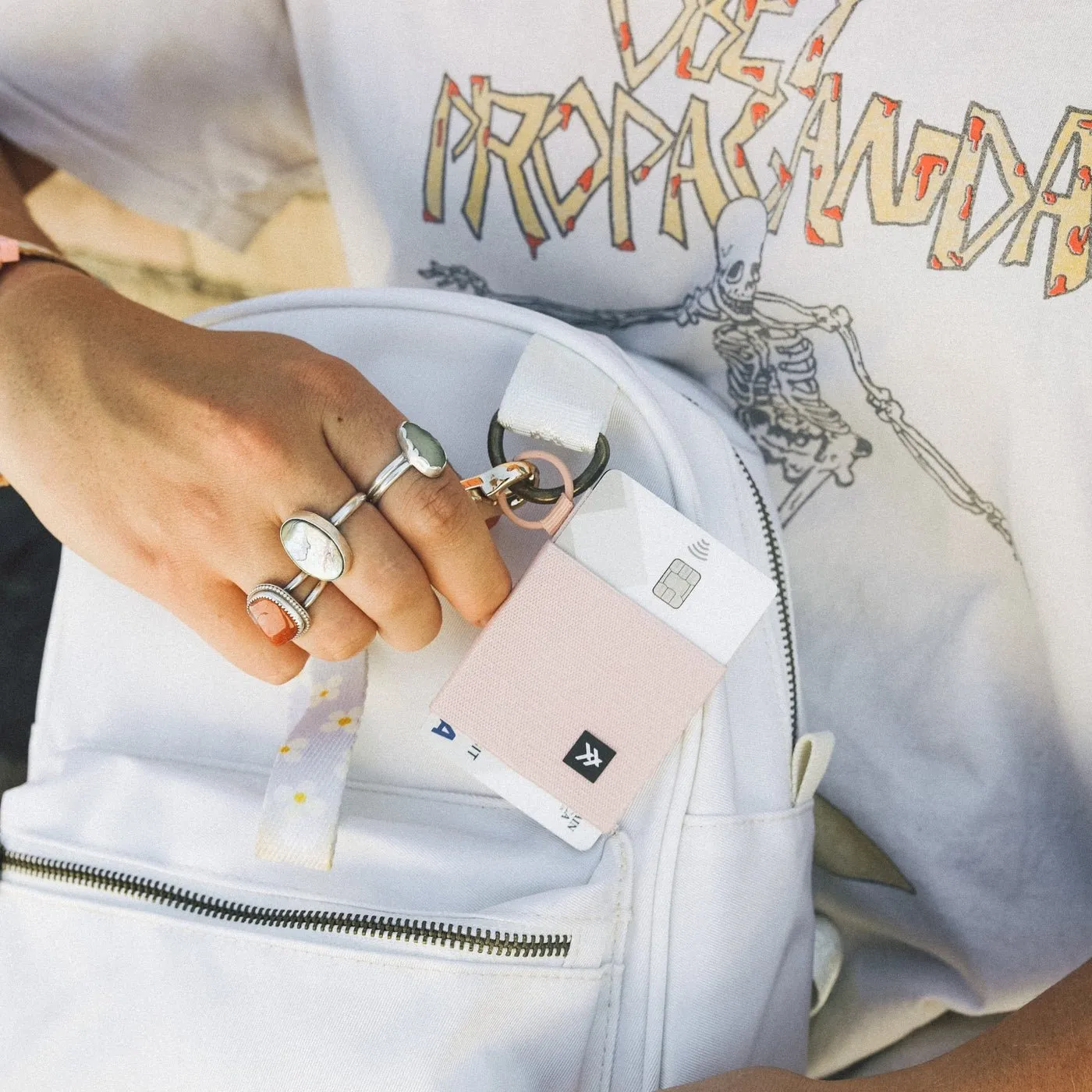 "Rose Dust" Thread Elastic Wallet