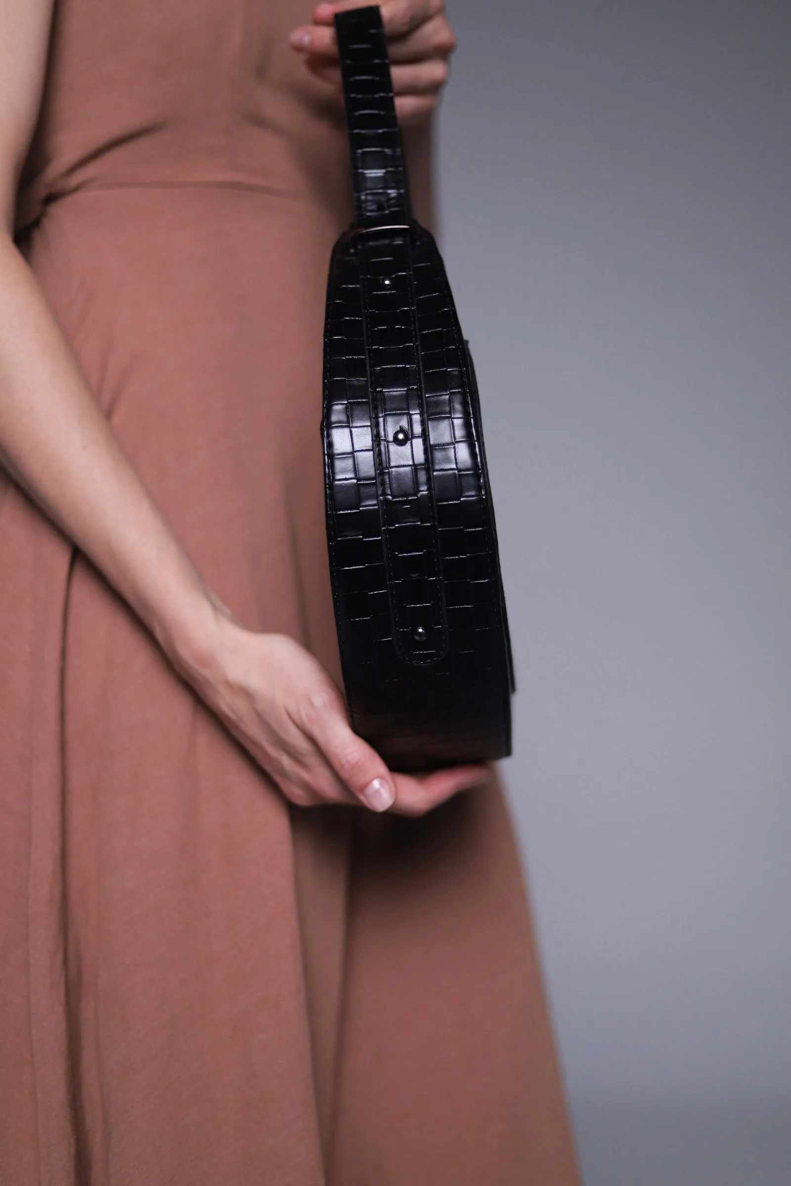 Short-handle shoulder bag