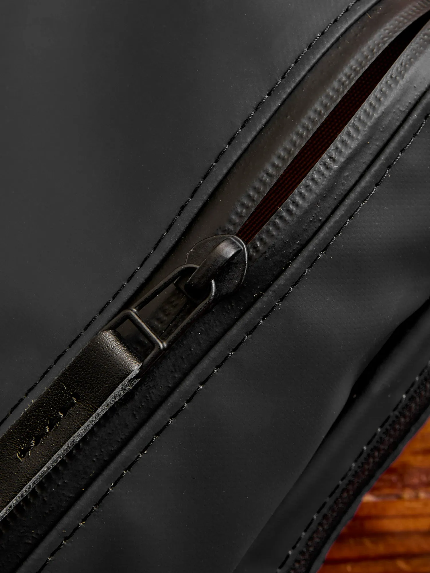 Slick Sling Bag in Black