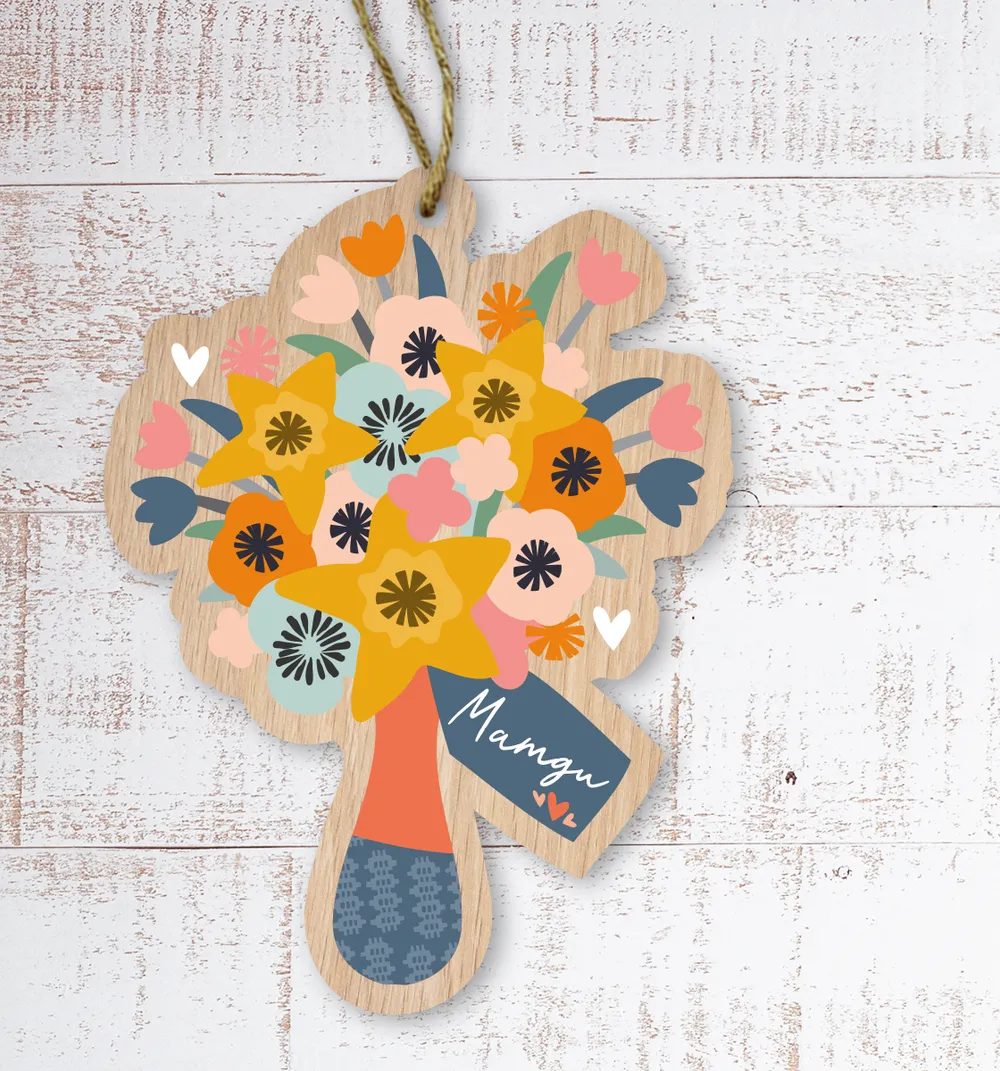 Wooden Gift Decoration 'Mamgu' Grandmother (south Wales)